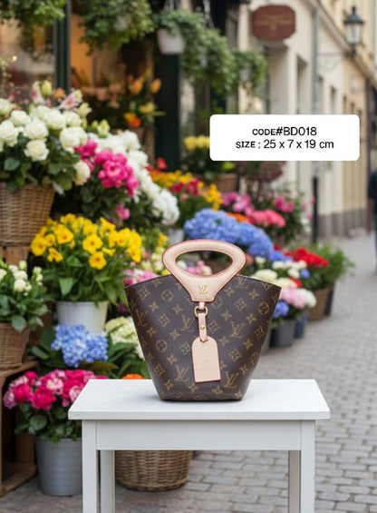 LV
ʀɪᴠᴀɢᴇ BB ʙᴀɢ
ᴡɪᴛʜ ʟᴏɴɢ ʙᴇʟᴛ sᴛʀᴀᴘ
sɪᴢᴇ : 25 cm

70 dhs🪙🌺

Zain31
♥️♥️