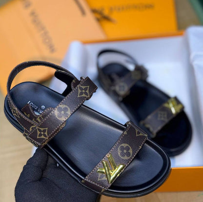 LV
Size 36 to 41
115 dhs✅

Zain175
♥️♥️♥️
