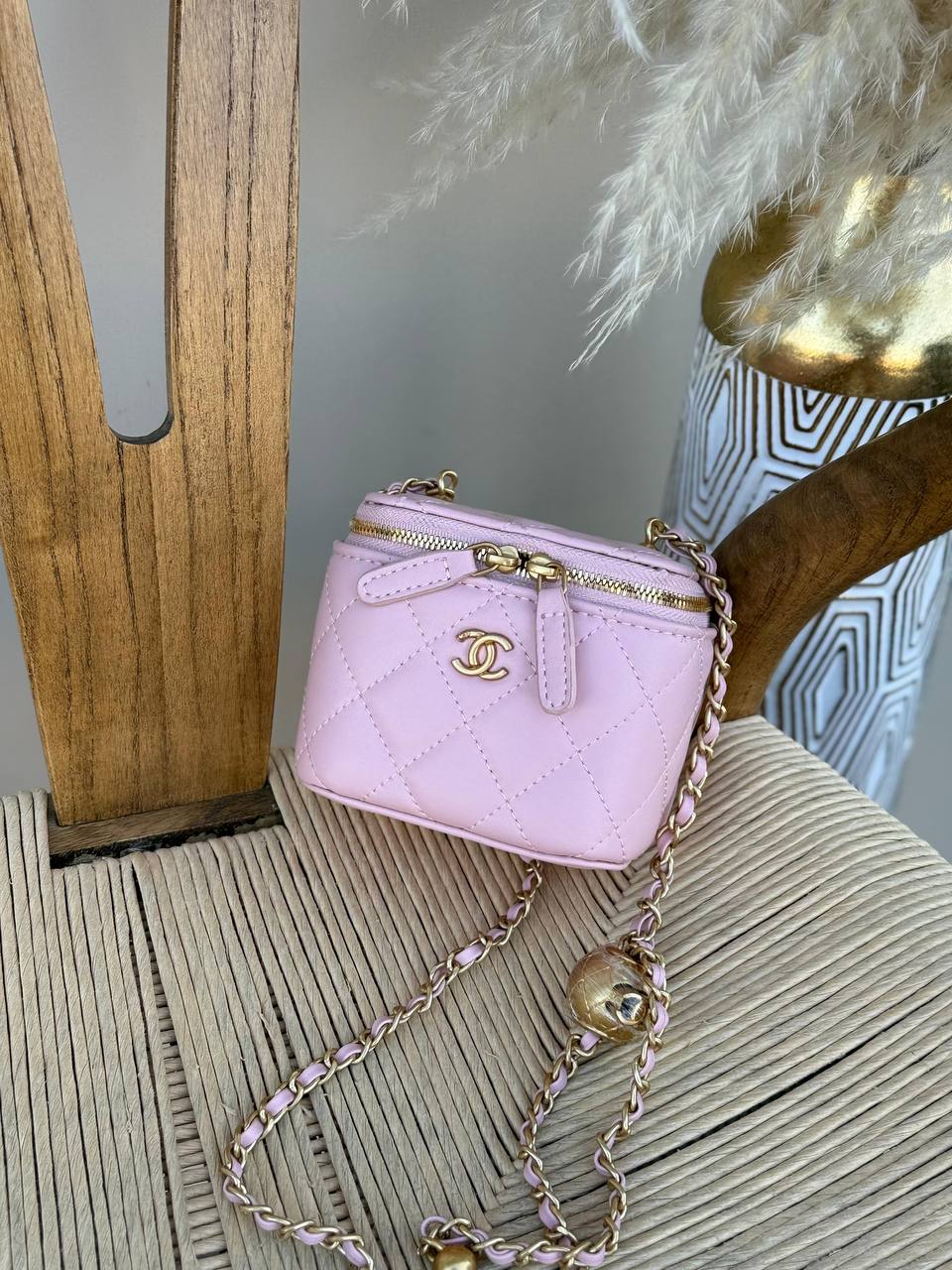 CHANEL
12cm
320 dhs✅
17cm
340 dhs✅
Top quality 
With box🎁

Zain167
♥️♥️♥️
