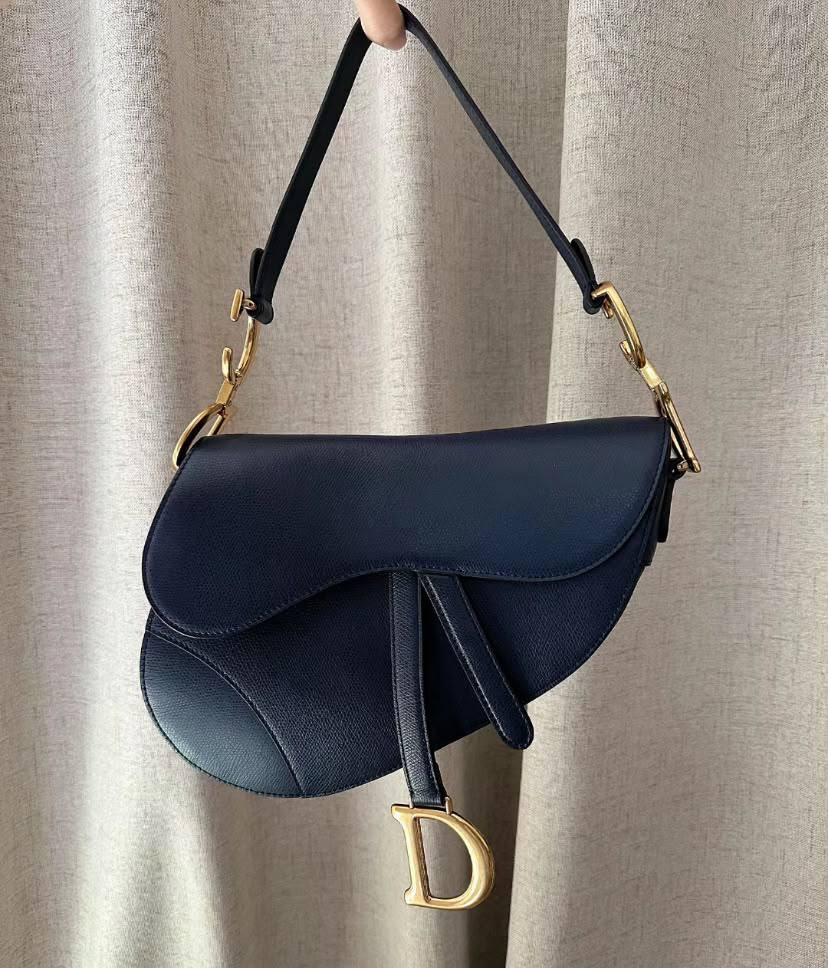 Dior
120 dhs🇦🇪🇦🇪
High-quality with box

Zain35
♥️♥️♥️