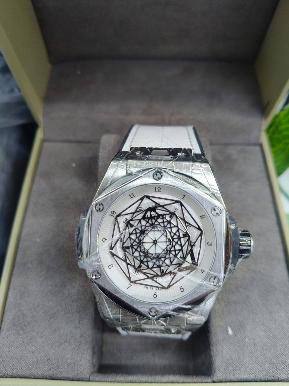 Super Master Xxx
Hublot master 
900 dhs✅,🥰👍

Zain25
♥️♥️♥️
