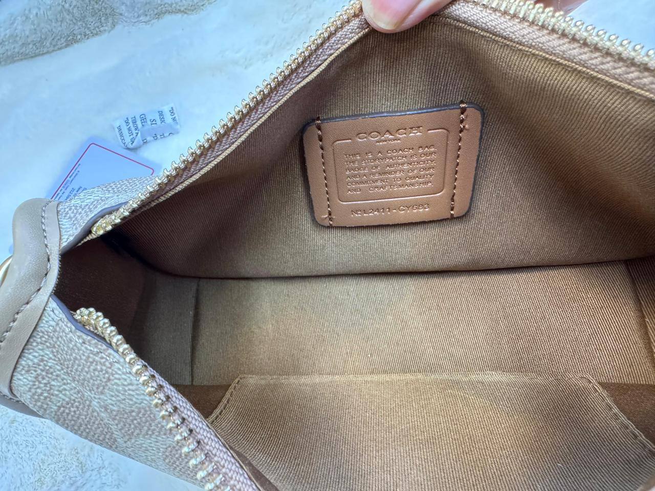 Coach Waverly Shoulder Bag
Size:23cm 
With box 📦 
95 dhs💓

Zain56
♥️♥️♥️