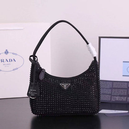 Prada

230 dhs🇦🇪🇦🇪


Zain153
♥️♥️♥️