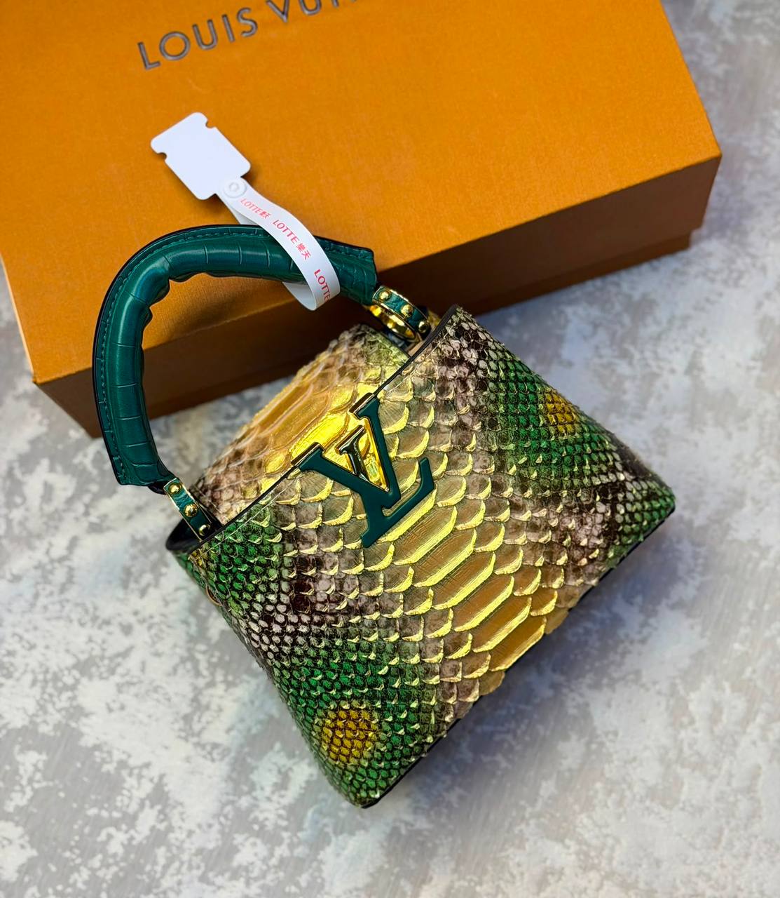 LV
High quality
330 dhs🇦🇪🇦🇪
Size 21cm

Zain175
♥️♥️♥️
