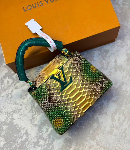 LV
High quality
330 dhs🇦🇪🇦🇪
Size 21cm

Zain175
♥️♥️♥️