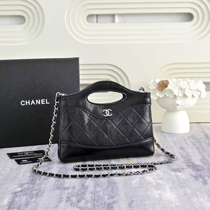Chanel
withbox 
95 dhs🇦🇪🇦🇪

Zain143
♥️♥️♥️