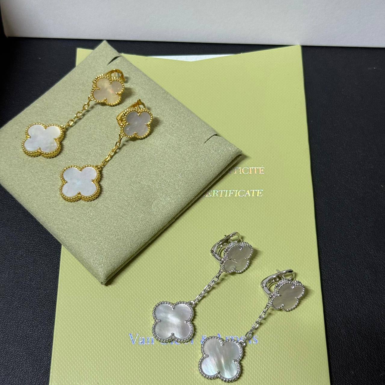 VCA ❤️‍🔥*
Earring 🐦‍🔥
2 flower 🌺 
Master quality 💯
With normal boxes 📦 
80 dhs❣️
With master box 📦 
120 dhs❣️

Zain216
♥️♥️♥️