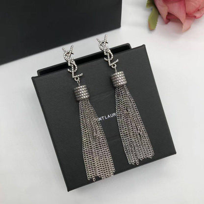 YSL Earrings ☘️
Master quality 

*45* AED normal box 📦

Zain48
♥️♥️♥️