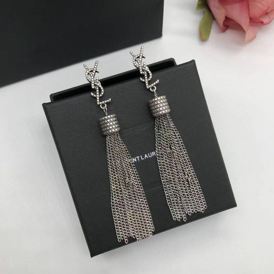YSL Earrings ☘️
Master quality 

*45* AED normal box 📦

Zain48
♥️♥️♥️