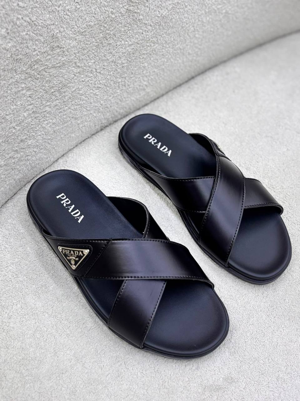 Prada
110 dhs🇦🇪🇦🇪
Size 40-45

Zain55
♥️♥️♥️