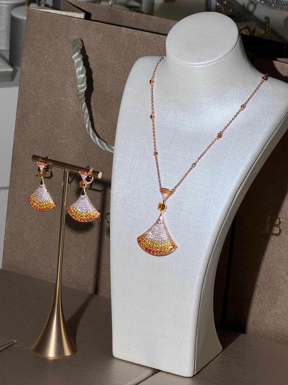 Bvlgari
Necklace Set
Latest Collection  😍
Quality: Super Master
For Price 👇 WhatsApp✅
0568585901 
0507557372
0552275751 Owner Zain 👌

Zain268
♥️♥️♥️