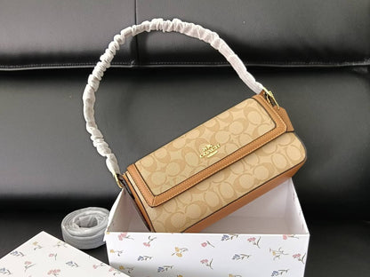 Coach
80 dhs🇦🇪

with box
🎁🎁🎁

size 25cm

Zain26
♥️♥️♥️