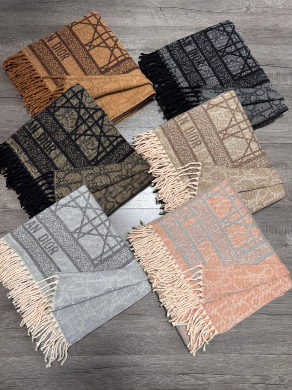 Scarfs 

50 dhs🇦🇪🇦🇪

Zain40
♥️♥️♥️