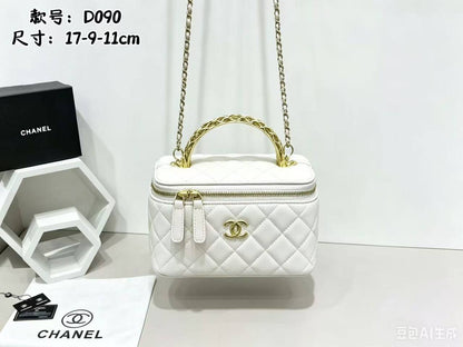 Chanel makeup
Good quality 
Size 17cm
100 dhs✅
With box 📦

Zain70
♥️♥️♥️