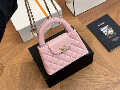 Chanel
with box
🎁🎁🎁

95 dhs❣️

Zain46
♥️♥️♥️