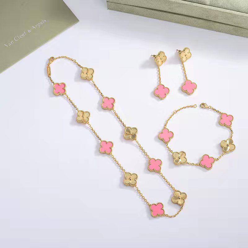VCA
MASTER SET ✨💫
NECKLACE BRACELET EARRINGS 
WITH GOOD BOX AND PAPER BAG🛍️🎁 
250 DHS🇦🇪

Zain89
♥️♥️♥️