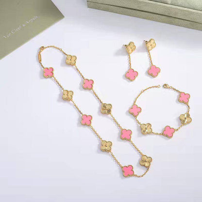 VCA
MASTER SET ✨💫
NECKLACE BRACELET EARRINGS 
WITH GOOD BOX AND PAPER BAG🛍️🎁 
250 DHS🇦🇪

Zain89
♥️♥️♥️