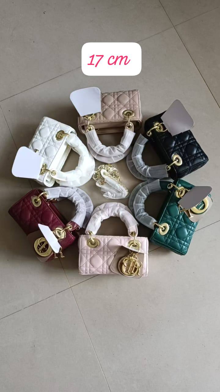 Dior

110 dhs
With box

Zain143
♥️♥️♥️