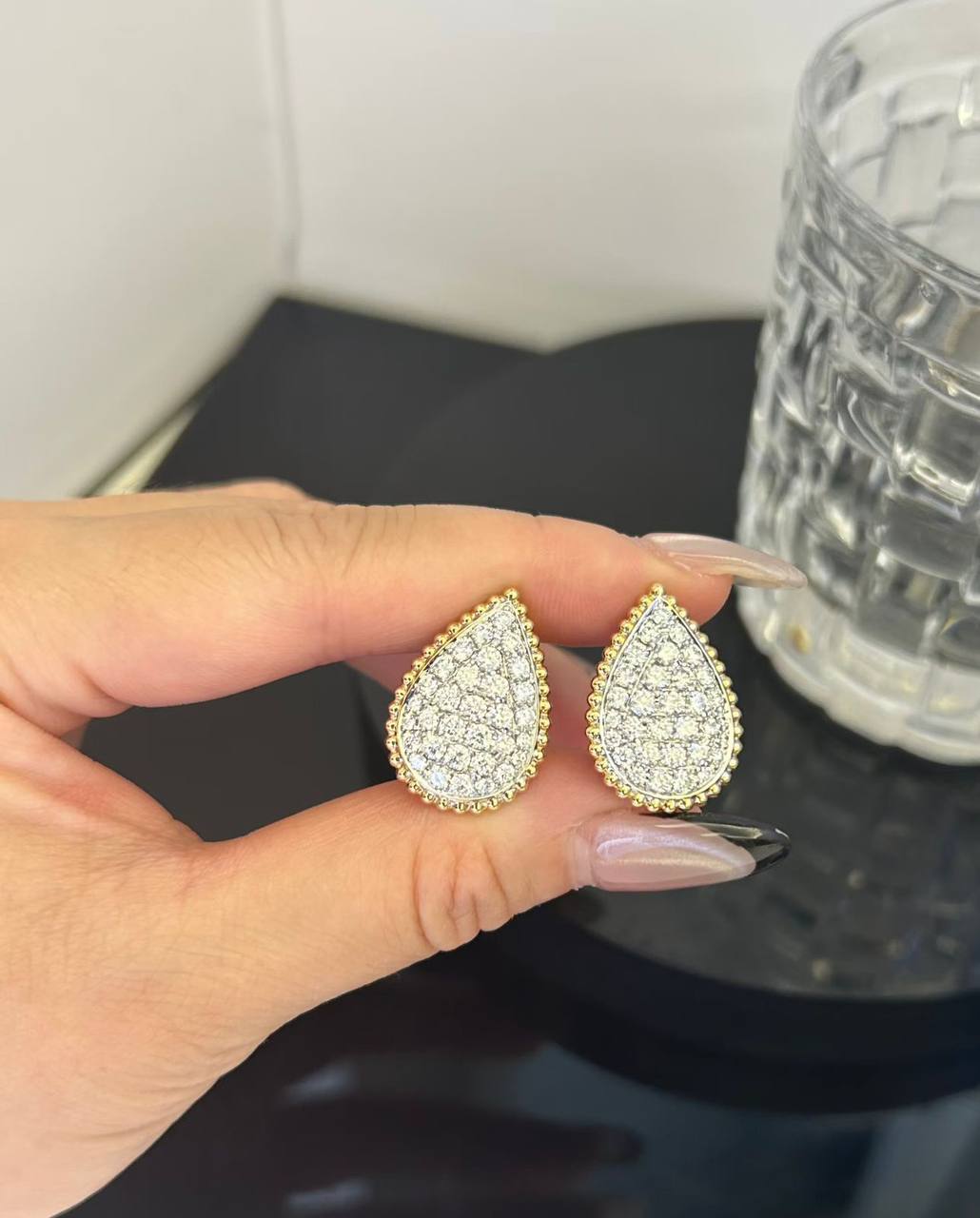 BOUCHERON ❤️‍🔥*
Earring ✨
Master quality 💯
With normal boxes 🗃️ 
45 dhs✅
With master box 📦 
120 dhs✅

Zain216
♥️♥️♥️