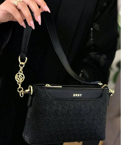 DKNY
100 dhs🪙🌨️
SIZE：22cm

good quality 

with box
🎁🎁🎁

Zain35
♥️♥️♥️
