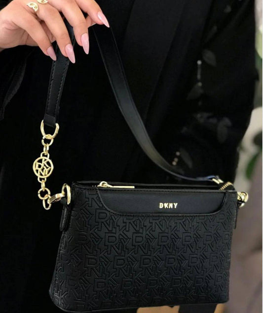 DKNY
100 dhs🪙🌨️
SIZE：22cm

good quality 

with box
🎁🎁🎁

Zain35
♥️♥️♥️