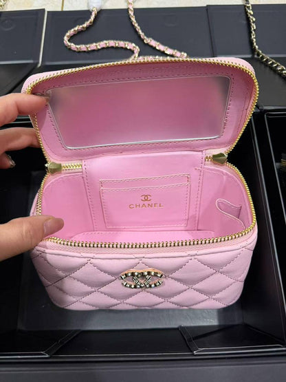 Chanel

110 dhs❣️

High-quality product 
with box
🎁🎁🎁

Zain35
♥️♥️♥️