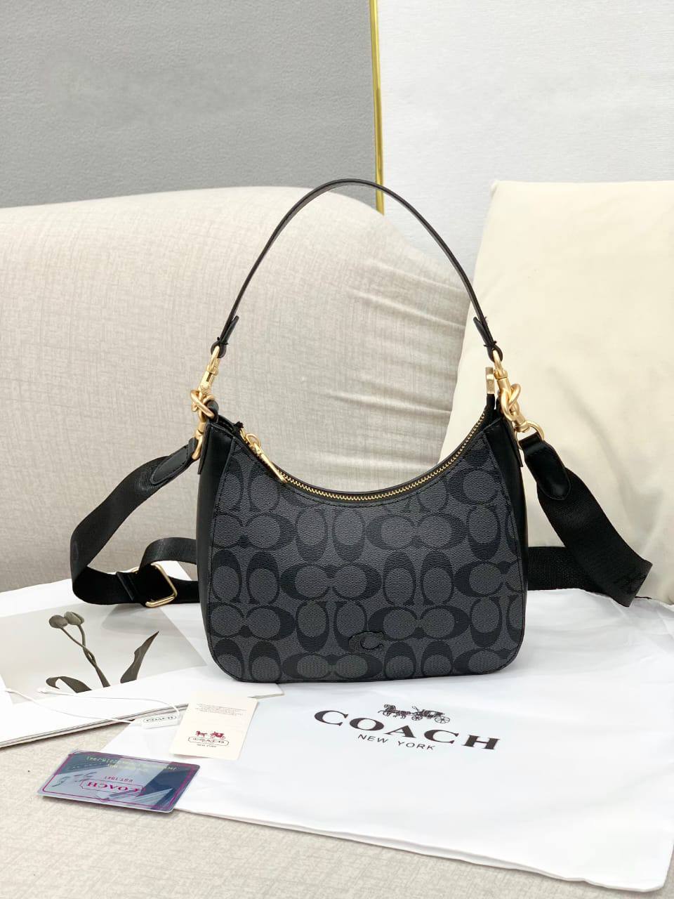LV - Coach

95 dhs✅

high quality 

With box
🎁🎁🎁

Zain26
♥️♥️♥️