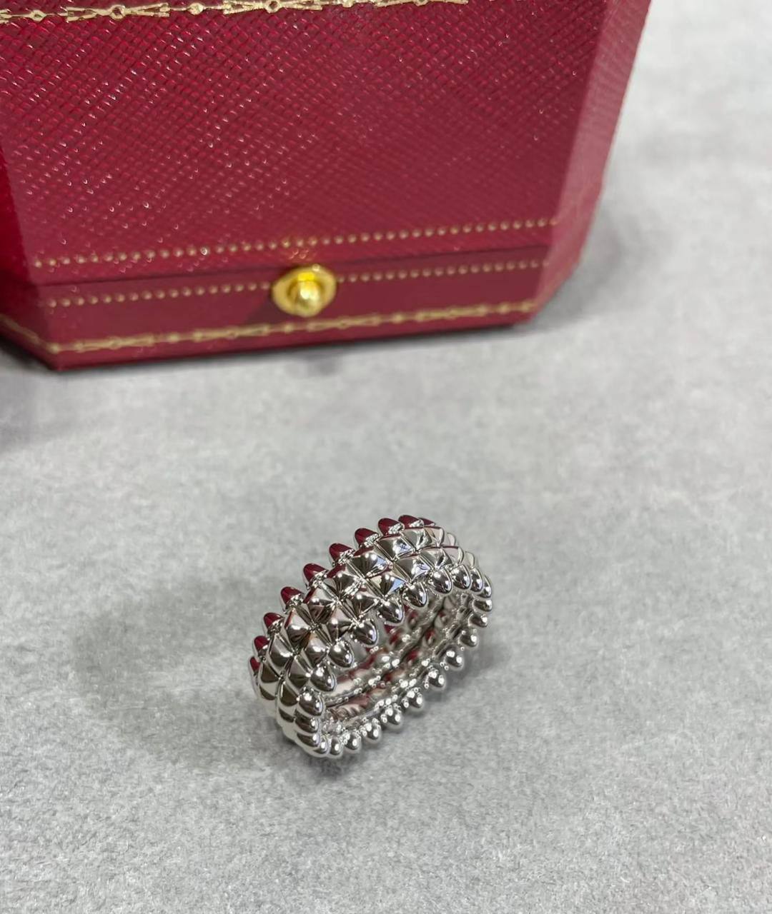 Cartier 
Ring 💍 
Size 6,7,8,9
Master quality 💯
With normal boxes 📦 
50 dhs💓

Zain216
♥️♥️♥️