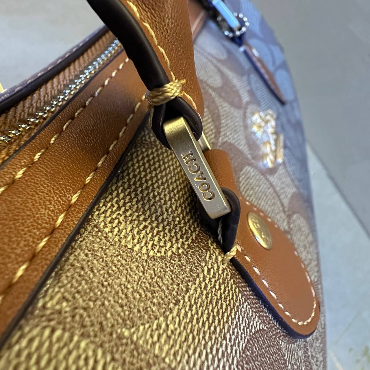 COACH 
HIGH QUALITY 
WITH BOX 
120 dhs💓
25cm

Zain39
♥️♥️♥️