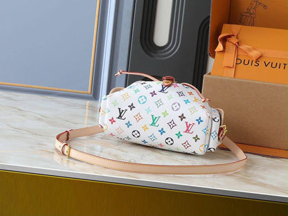 LV
GOOD QUALITY WITH BOX 
120 dhs💓

Zain17
♥️♥️♥️