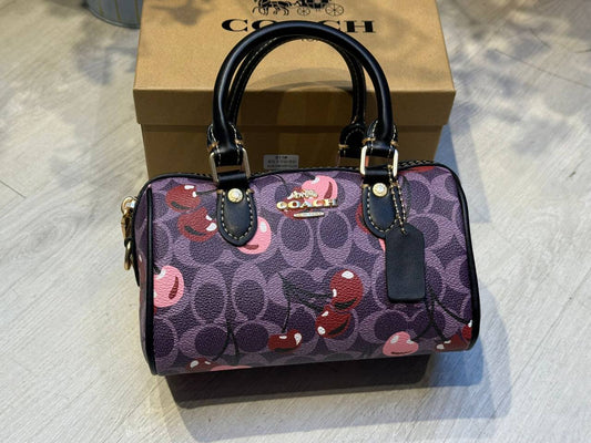 COACH 
Speedy 
18cm
95 dhs❤️ 

with Box
🎁🎁🎁

Zain44
♥️♥️♥️