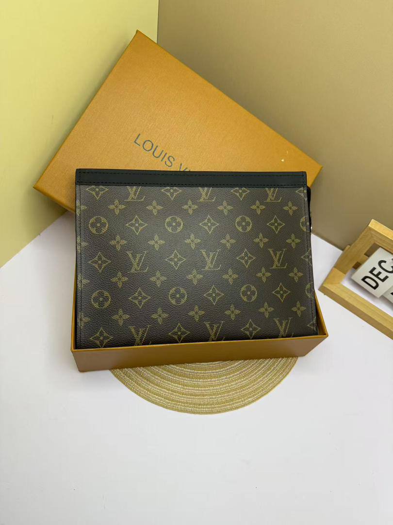 Pouch
60 dhs🪙
with box
🎁🎁🎁

size 27×5×21cm

Zain42
♥️♥️♥️