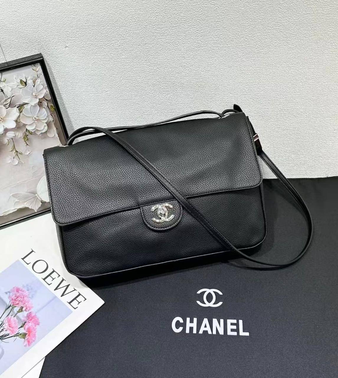 CHANEL 
COPY ONE
32cm 
220 dhs🇦🇪🇦🇪

Zain295
♥️♥️♥️