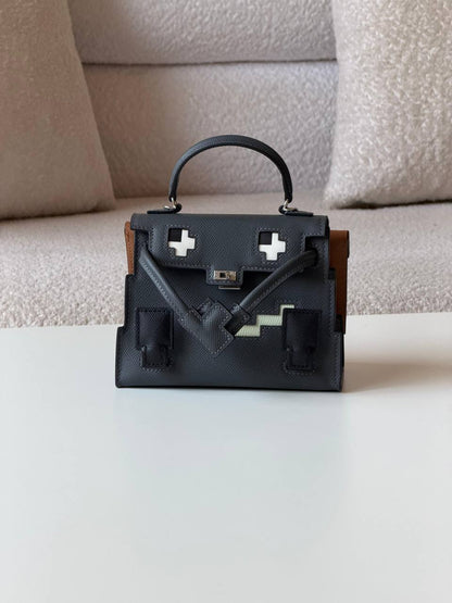 Hermes
 kelly doplex 22cm💥Master quality ✅with box📦
380 dhs💓

Zain52
♥️♥️♥️