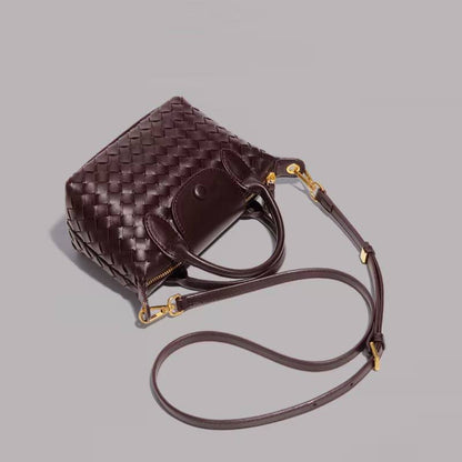 BOTTEGA 
80 dhs💓
size 22 cm🤝🤝

Zain161
♥️♥️♥️