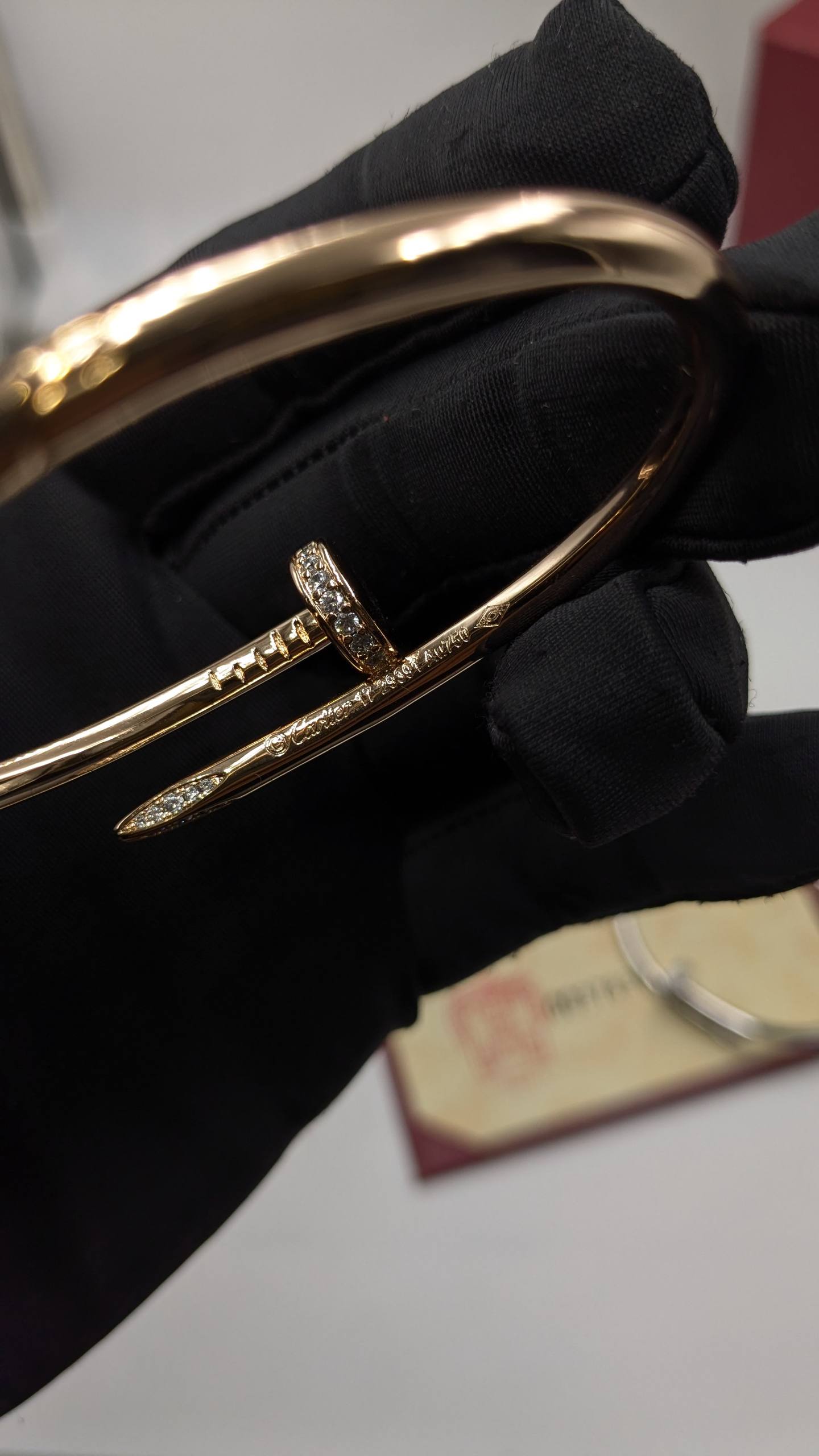 Cartier
*Master Quality* 
*Nail Braclate*
80 dhs✅ with Normal Box 🎁
100 dhs✅ with Good Box 🎁
140 dhs✅ with Master Box 🎁

Zain210
♥️♥️♥️