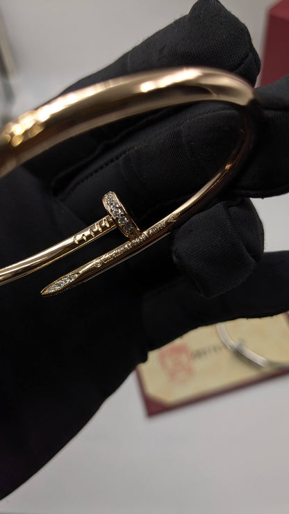 Cartier
*Master Quality* 
*Nail Braclate*
80 dhs✅ with Normal Box 🎁
100 dhs✅ with Good Box 🎁
140 dhs✅ with Master Box 🎁

Zain210
♥️♥️♥️