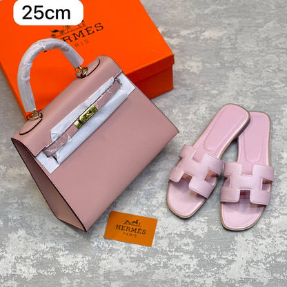 LV 
Best quality 

with box’s 
🎁🎁🎁

120 dhs✅
size 20 cm

Zain290
♥️♥️♥️