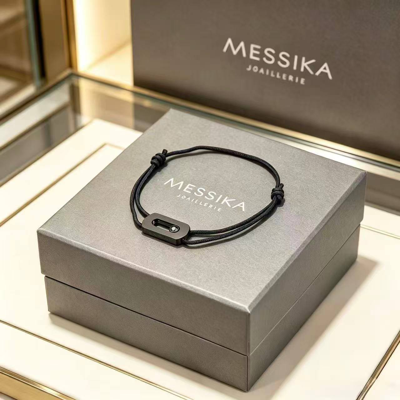 MESSIKA MEN
BRACELET ✨💫
40 DHS✅
WITH SMALL BOX AND PAPER BAG
🎁🛍️

Zain89
♥️♥️♥️