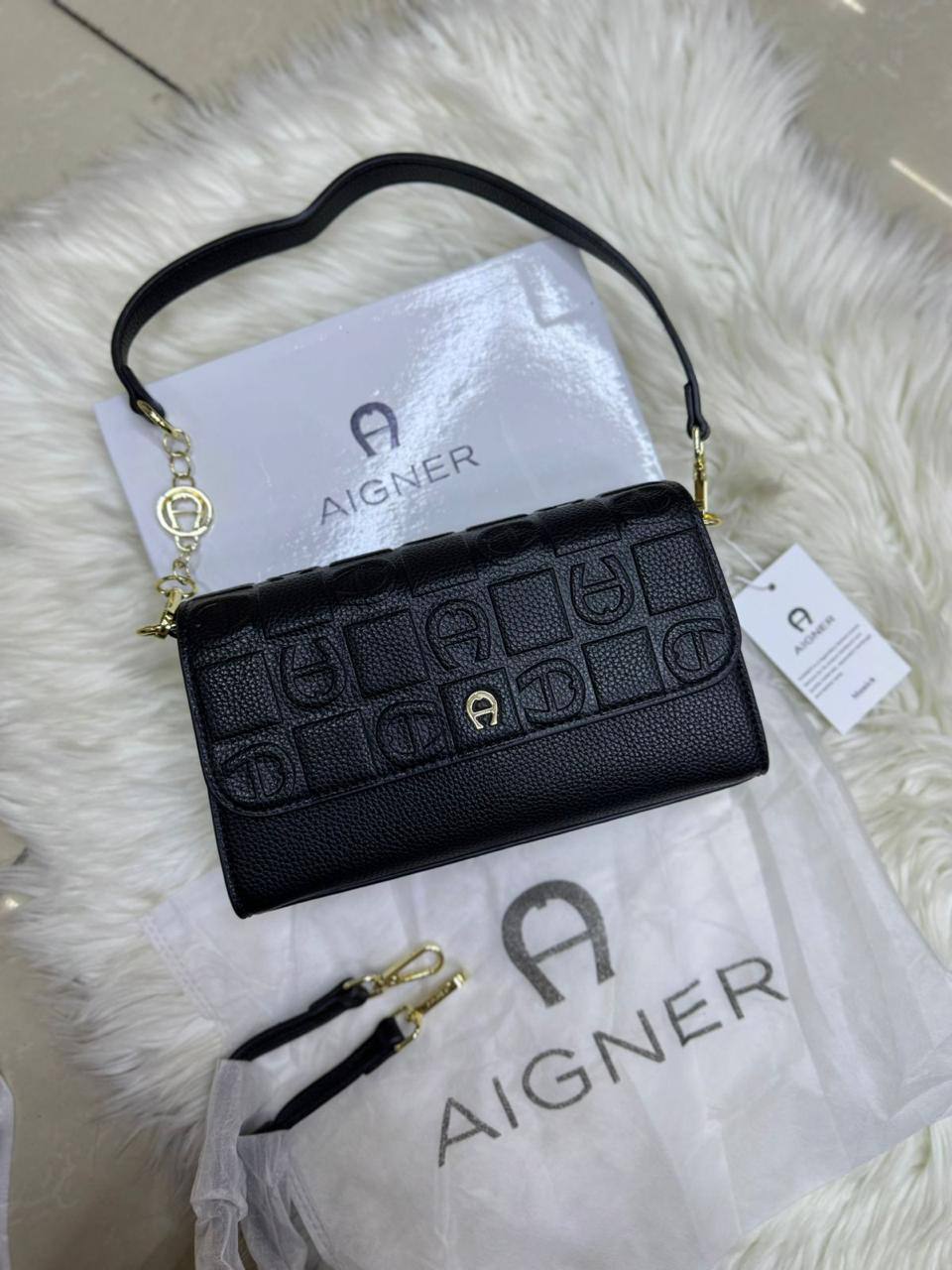 ❤️ Aignar  hobo
1️⃣ First quality +🎁
Size : 24 * 15 cm
95 dhs🪙🌨️
with box 🎁

Zain115
♥️♥️♥️