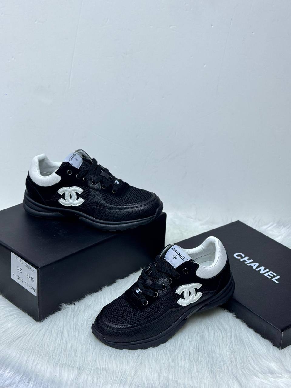 Chanel Shoes
New arrived 
Size 36 to 41
150 dhs🪙🌨️

Zain21
♥️♥️♥️