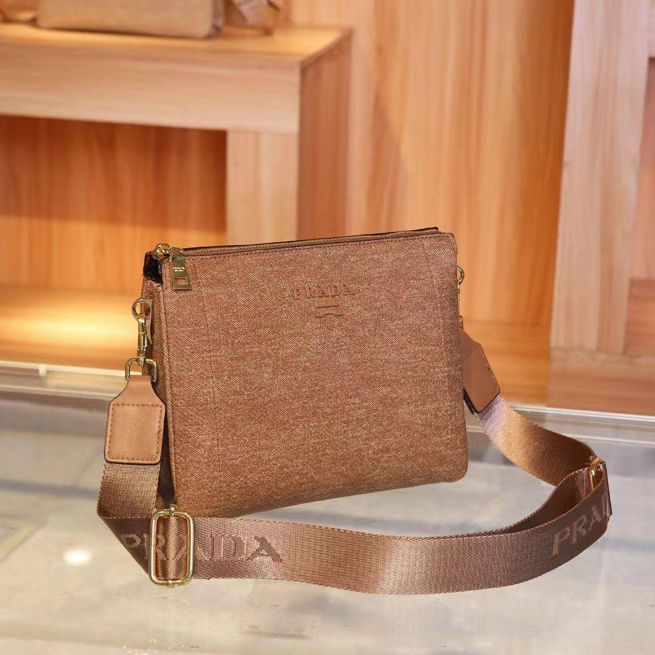 Prada

110 dhs✅

Withbox
🎁🎁🎁

Zain143
♥️♥️♥️