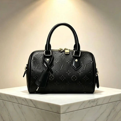 LOUIS VUITTON 

SPEEDY
 NEW CAME 
GOOD QUALITY 
WITH BOX

100 dhs🇦🇪

Size:20cm

Zain295
♥️♥️♥️