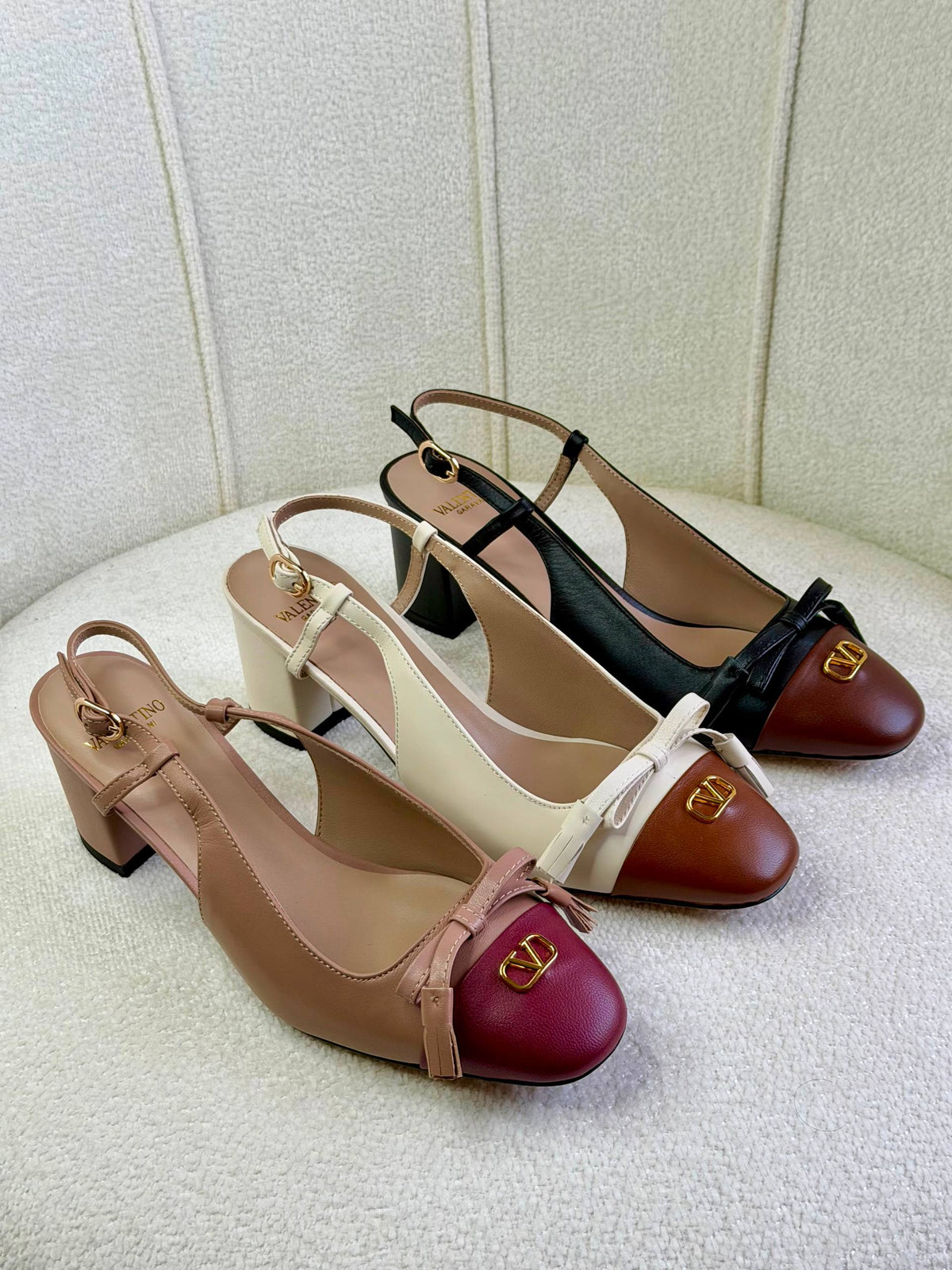 valentino
Super  AAAAQuality 💯 
With originalpacking🎁🎁
SIZE:36and41
Available now
500 dhs🇦🇪🇦🇪

Zain309
♥️♥️♥️