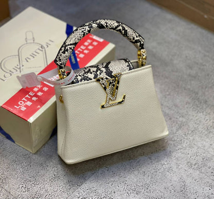 LV
High Quality
250 dhs✅

with box
🎁🎁🎁

Zain175
♥️♥️♥️