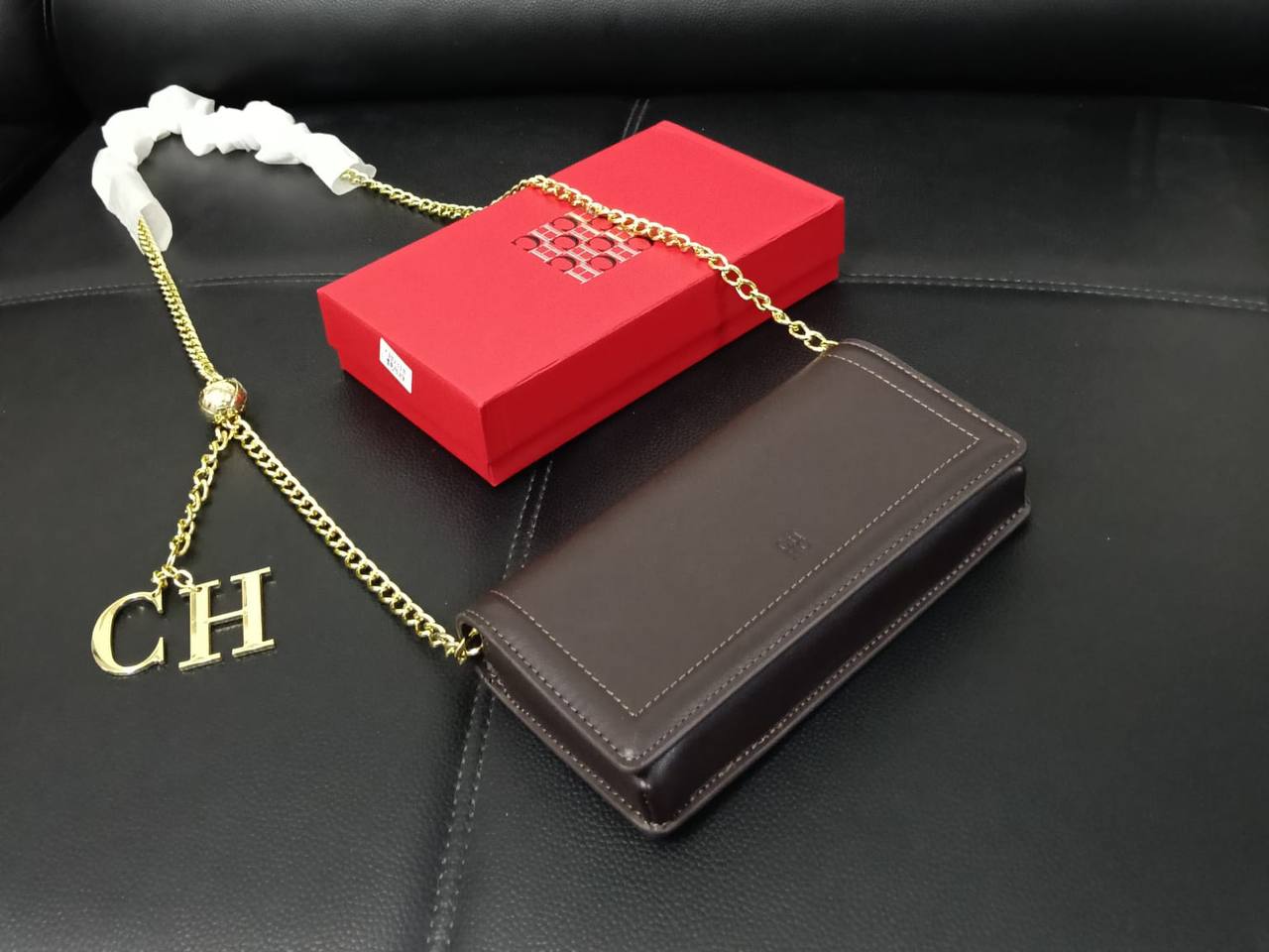 CH

90 DHS🇦🇪🇦🇪🇦🇪
with box

size  21.5cm

Zain26
♥️♥️♥️