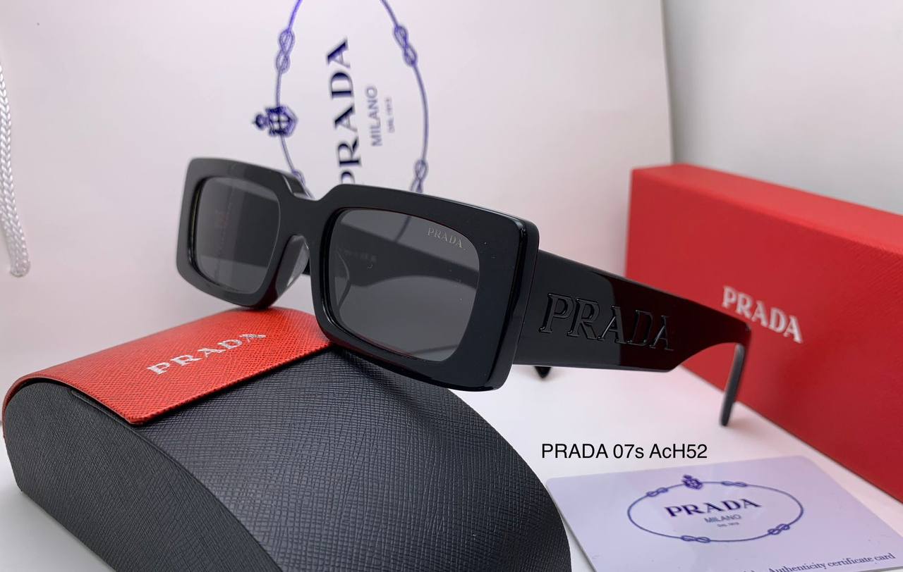Prada
Mens
Master 
180 dhs✅

Zain126
♥️♥️♥️