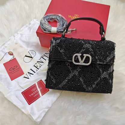 Valentino 
115 dhs✅ 

Withbox
🎁🎁🎁

Zain235
♥️♥️♥️