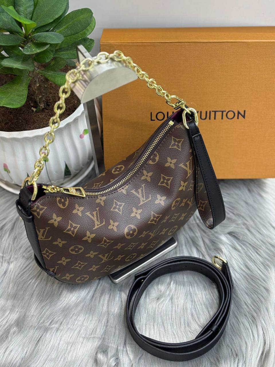 LV
SIZE………. 28CM🌷
95 dhs🪙🌨️
with BOX✅

Zain244
♥️♥️♥️
