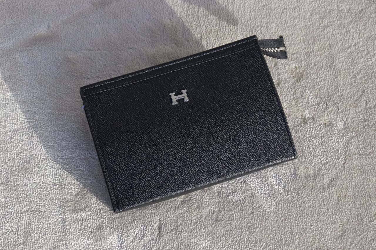 Men's Clutch
90 dhs💓
With Box

Zain33
♥️♥️♥️